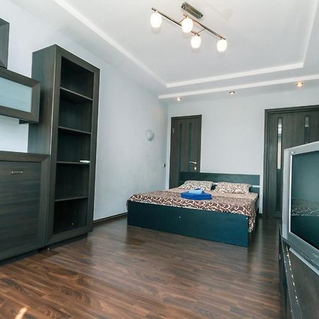 Apartments On Henerala Zhmachenka เคียฟ ภายนอก รูปภาพ