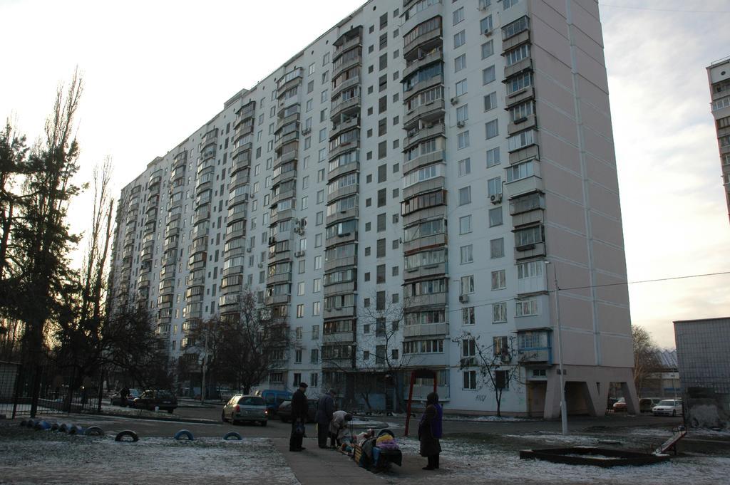 Apartments On Henerala Zhmachenka เคียฟ ภายนอก รูปภาพ