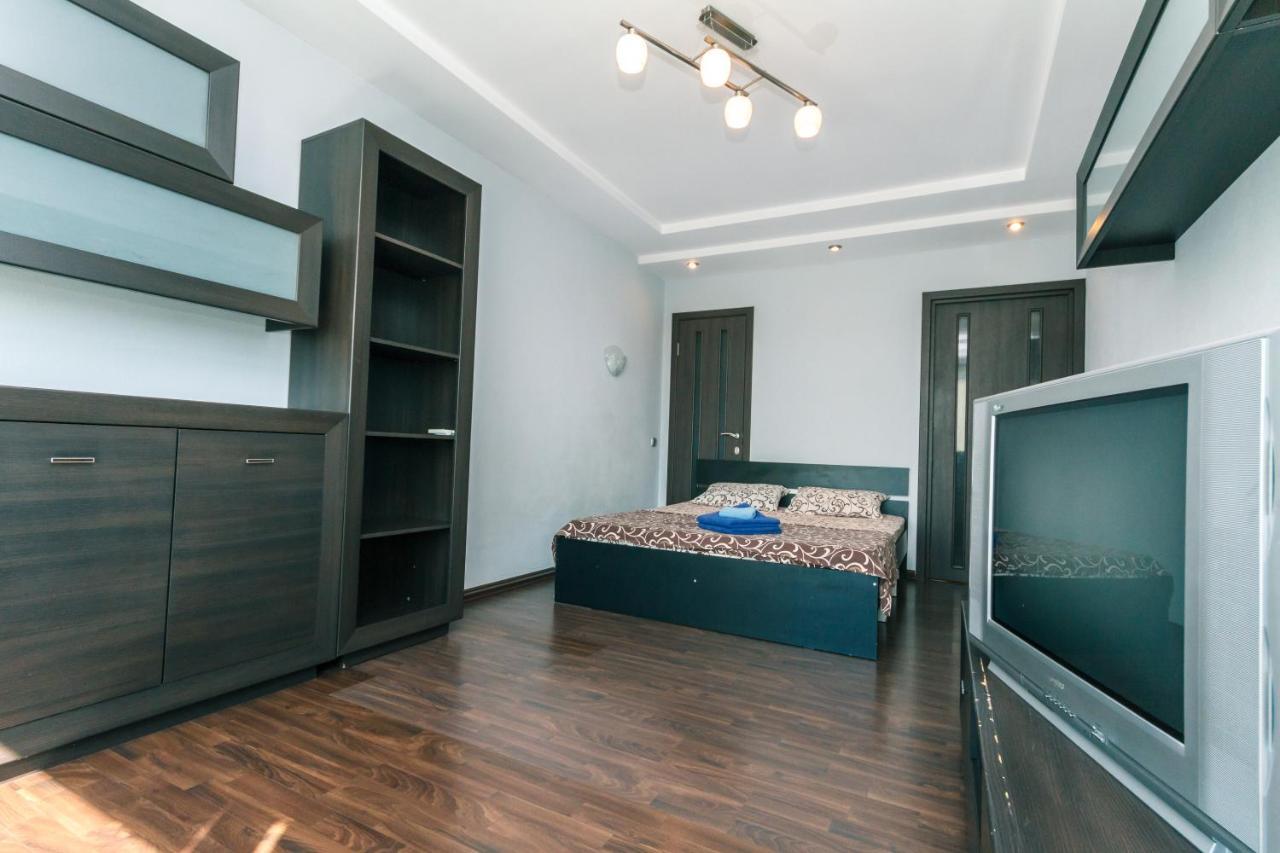 Apartments On Henerala Zhmachenka เคียฟ ภายนอก รูปภาพ