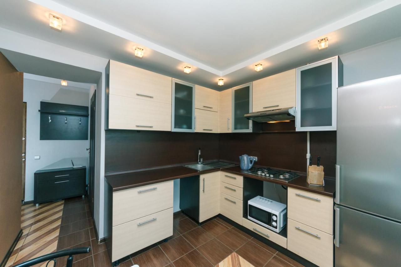 Apartments On Henerala Zhmachenka เคียฟ ภายนอก รูปภาพ
